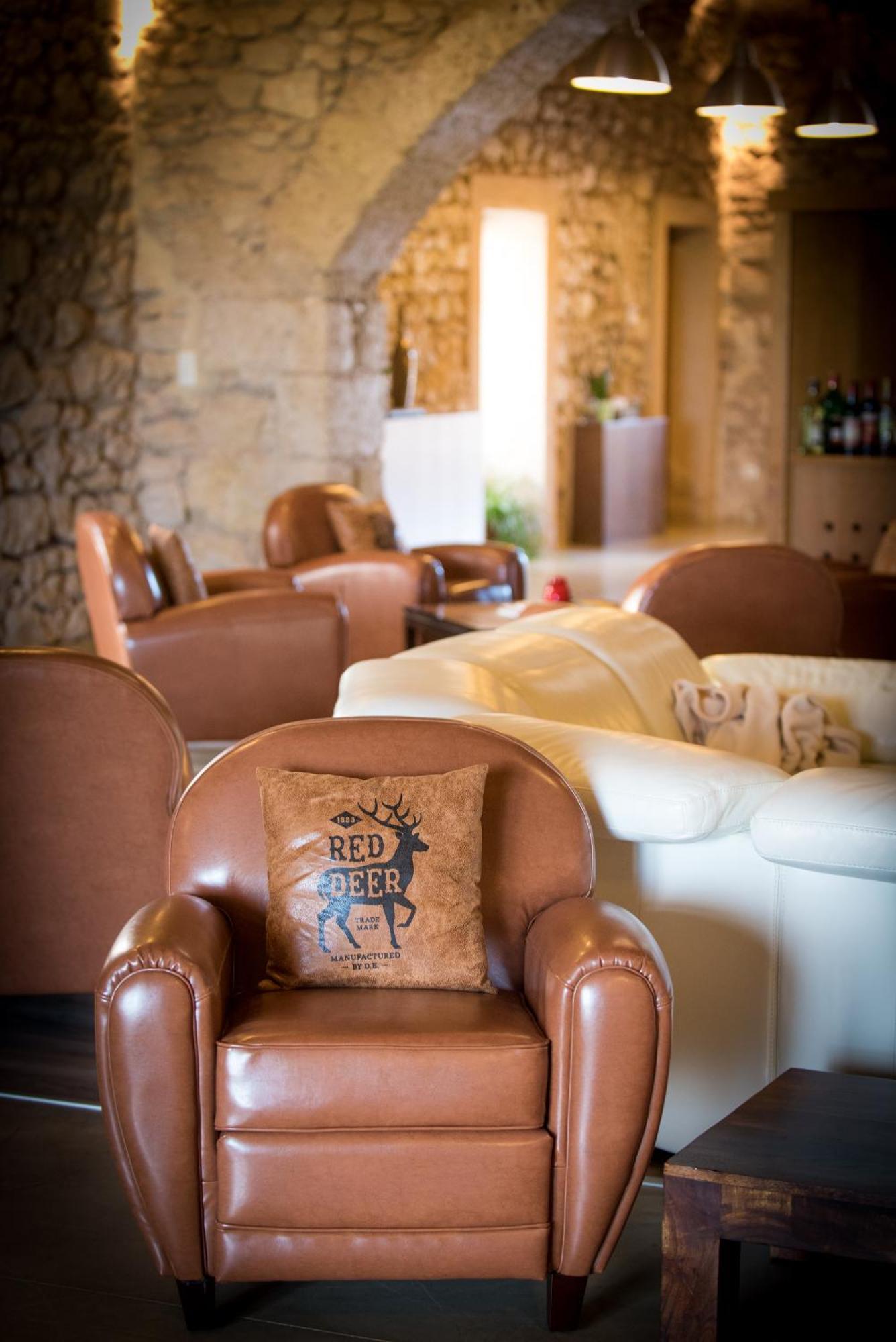Le Relais De Pigasse 호텔 Ouveillan 외부 사진